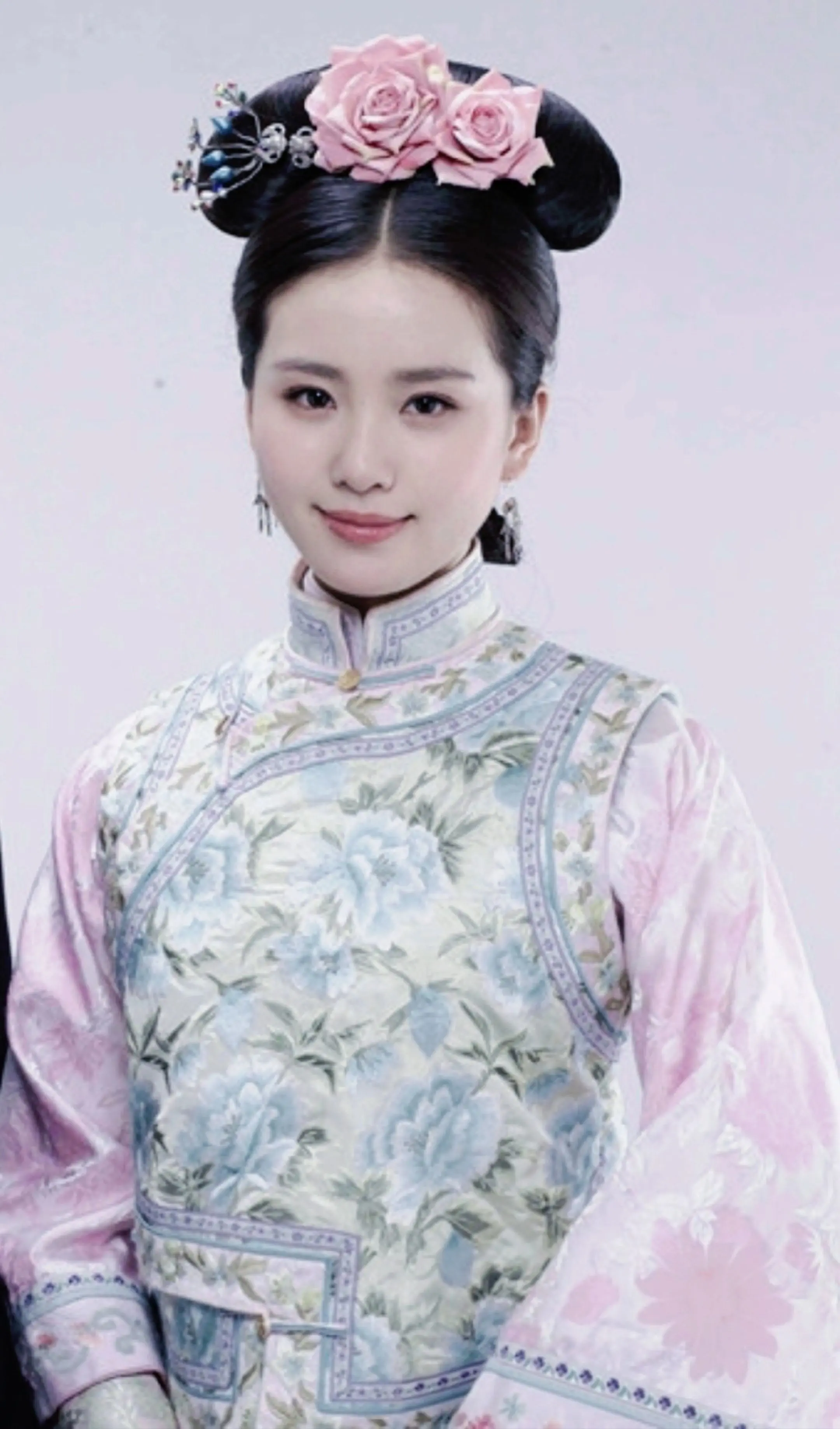 既是若曦又不是若曦 前期若曦没有这么温婉 后期若曦没有这么明媚 刘诗诗...