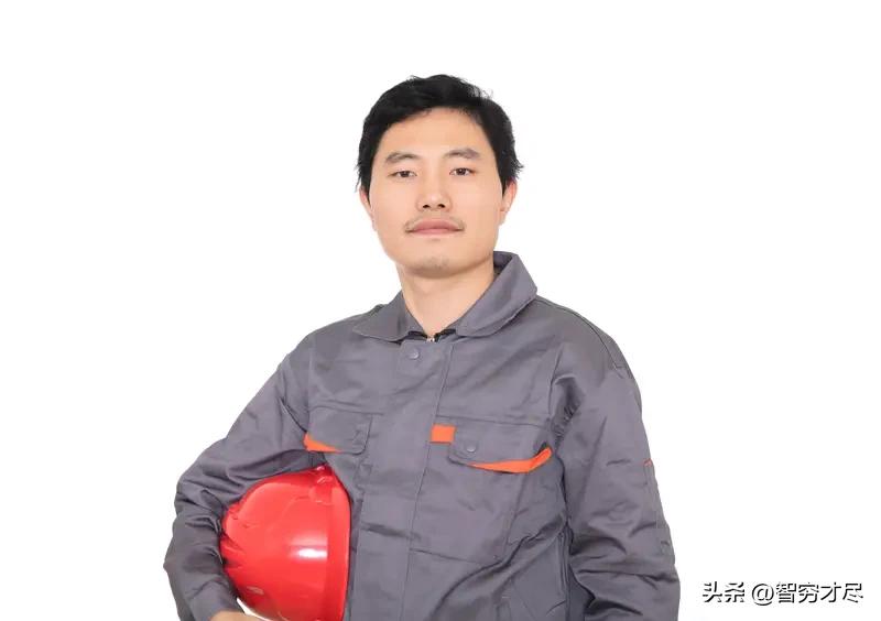 公司裁掉了一位38岁的
技术骨干，他走后便退了群，
并拉黑了所有人。
新项目遇到