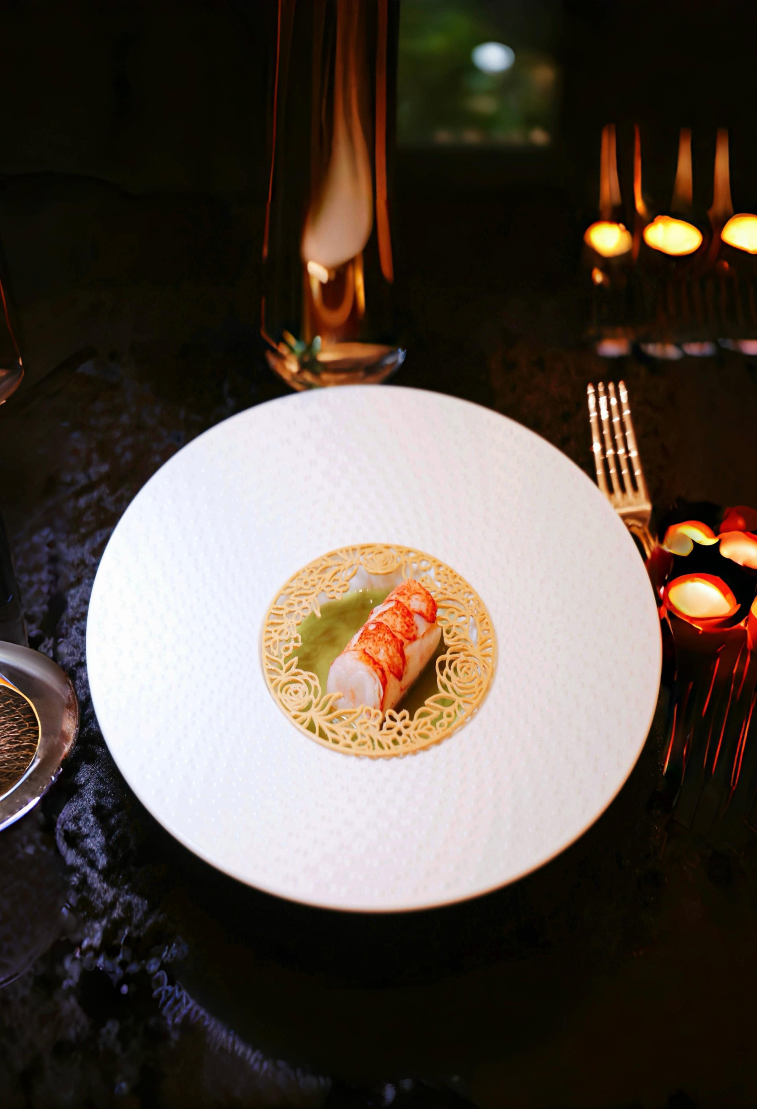 在这初夏时节，璞世湾的雅致露台上，浦江两岸的风情万种尽收眼底。更为难得的是，两位