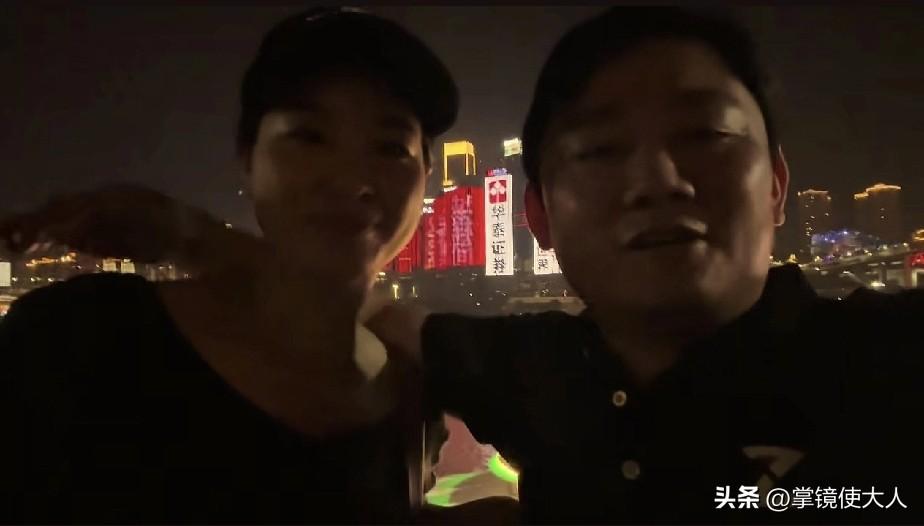 张雪机车拿了冠军，

但是我更佩服他的媳妇，

14岁，就敢把自己的青春“押”在