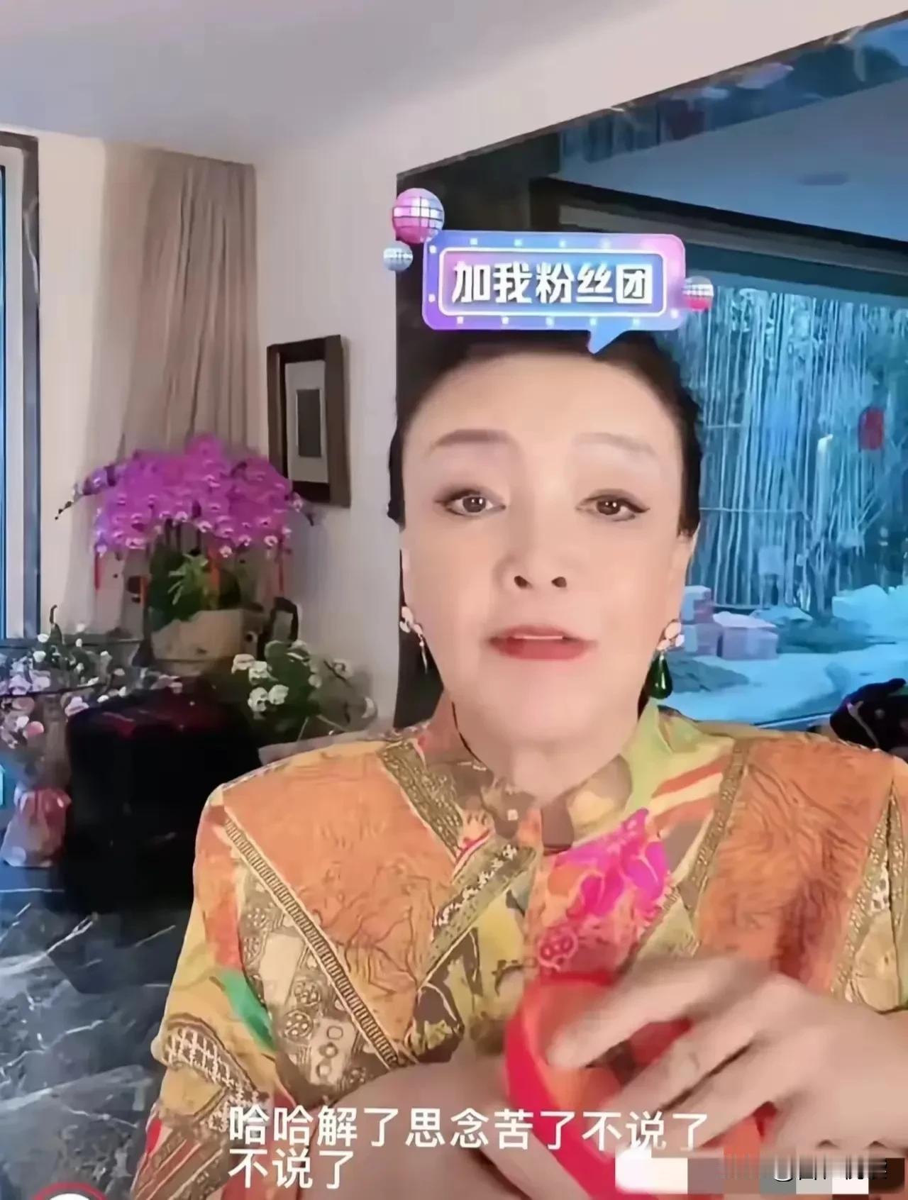原谅战兰吧
她只是年纪大了

再强的人上了岁数
也会三句不离孙子孙女

你听说了