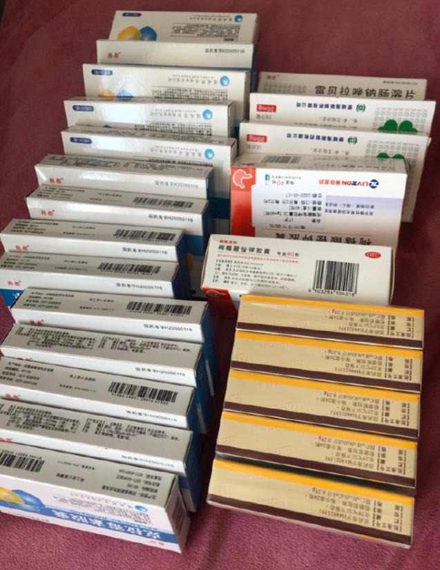 上海三甲ICU医生，为救胃癌晚期母亲，潜入病友群蛰伏半月，花万元向药贩子买下无批