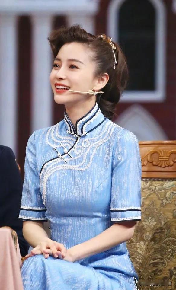 黑她的人不少，有人说她没演技，长的一副科技脸，我怎么觉得她很漂亮，演技也可以呢！