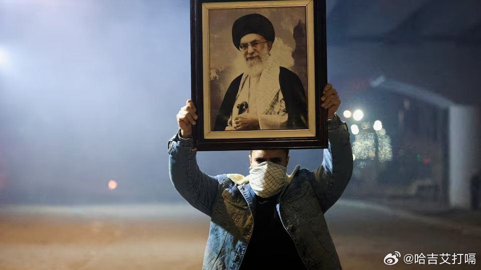 凤凰新闻分享凤凰新闻：讲真丨这些是哈梅内伊葬礼现场？敢再离谱一些吗！ 讲真丨这些