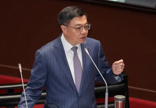 霍尔木兹海峡堵死的第三天，台湾行政院长取消全部上午行程，紧急召集财政、金管、经济