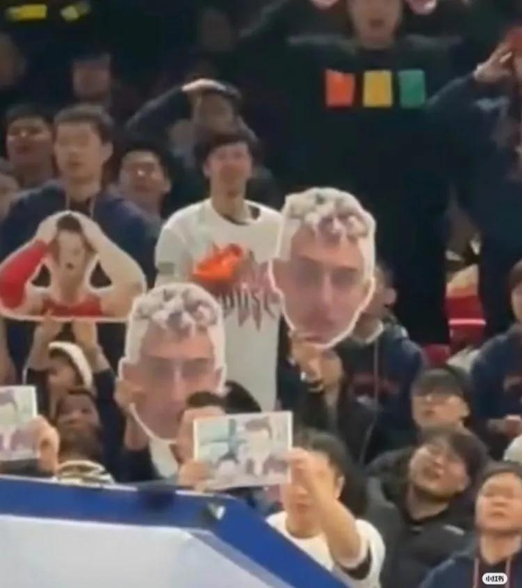 #本土最强锋线张镇麟和周鹏谁更强?#

现在的周鹏不能和张镇麟比，张镇麟身体好于