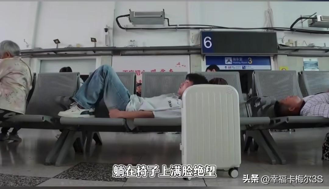 网友本还心疼离家出走高考生，得到家人的关怀还要被骂，直到看见高考总分数7分，网友