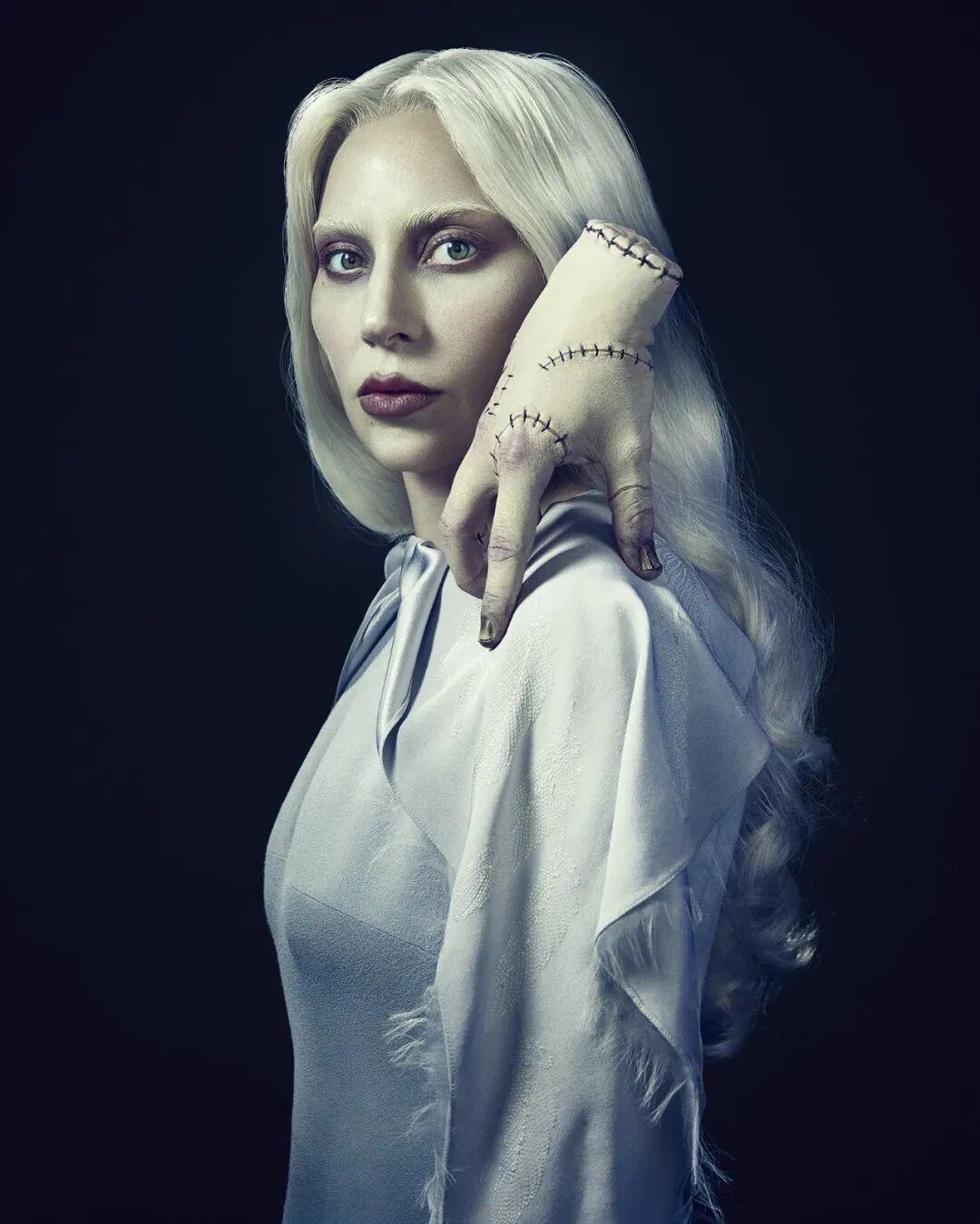 美国天后 Lady Gaga 客串《星期三》第二季扮演的 Rosaline Ro