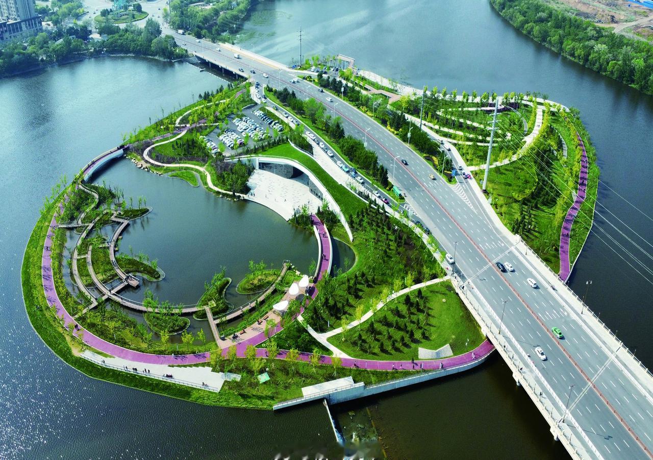 【满城新景入画来】一栋栋新住宅拔地而起，千山西路愈加笔直畅通，高铁西站广场变得整