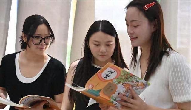 教育部回应教师涨薪，这次为何不是1870万教师普涨？
发布会结束后，评论区已经吵