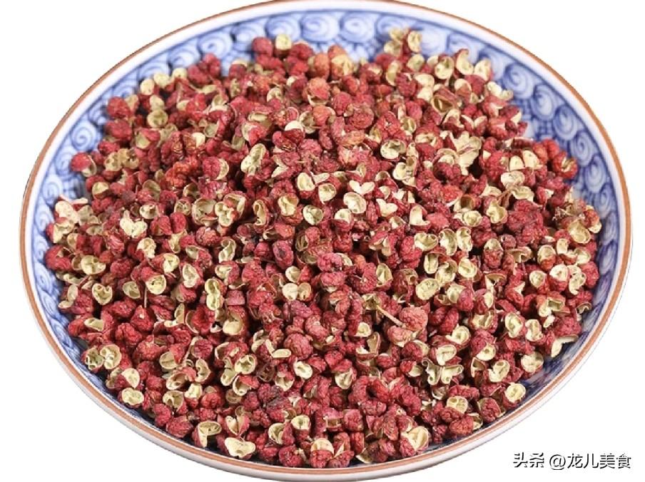 花椒水洗头太惊喜
 
一头清爽顺滑的头发，是日常精气神的直观体现，比起市面上琳琅