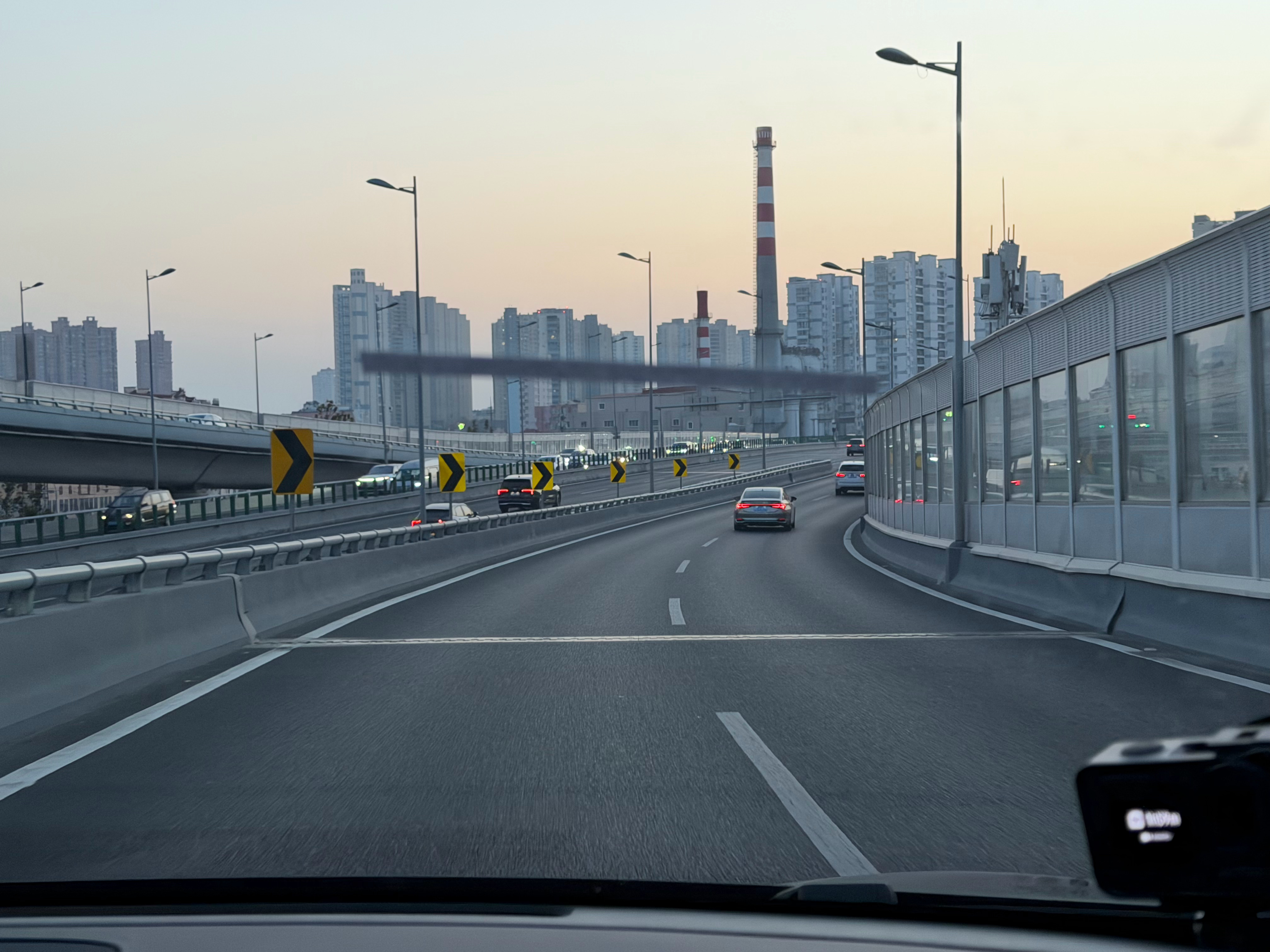 主要可以去相册编辑你想要的一帧画面当成封面很方便 iPhone实况图的选取机制