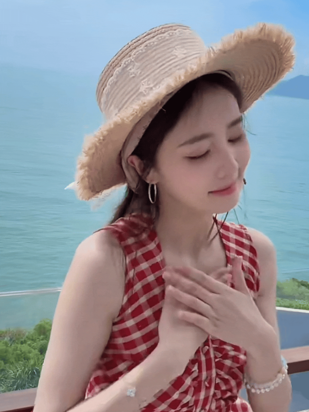 梦妍小发雷霆了一下好可爱啊哈哈哈哈好想戳她一下好萌好萌好萌白鹿 .白鹿王韵娜
