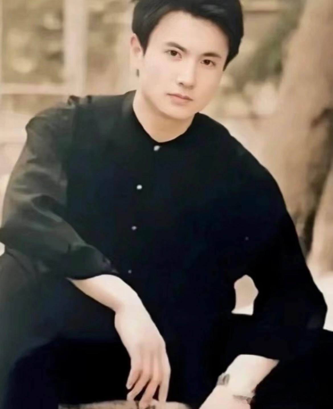马丽把沈腾假发片打掉了没事，我来挽救沈腾的形象，咱们腾哥可是军艺校草啊，来看看年