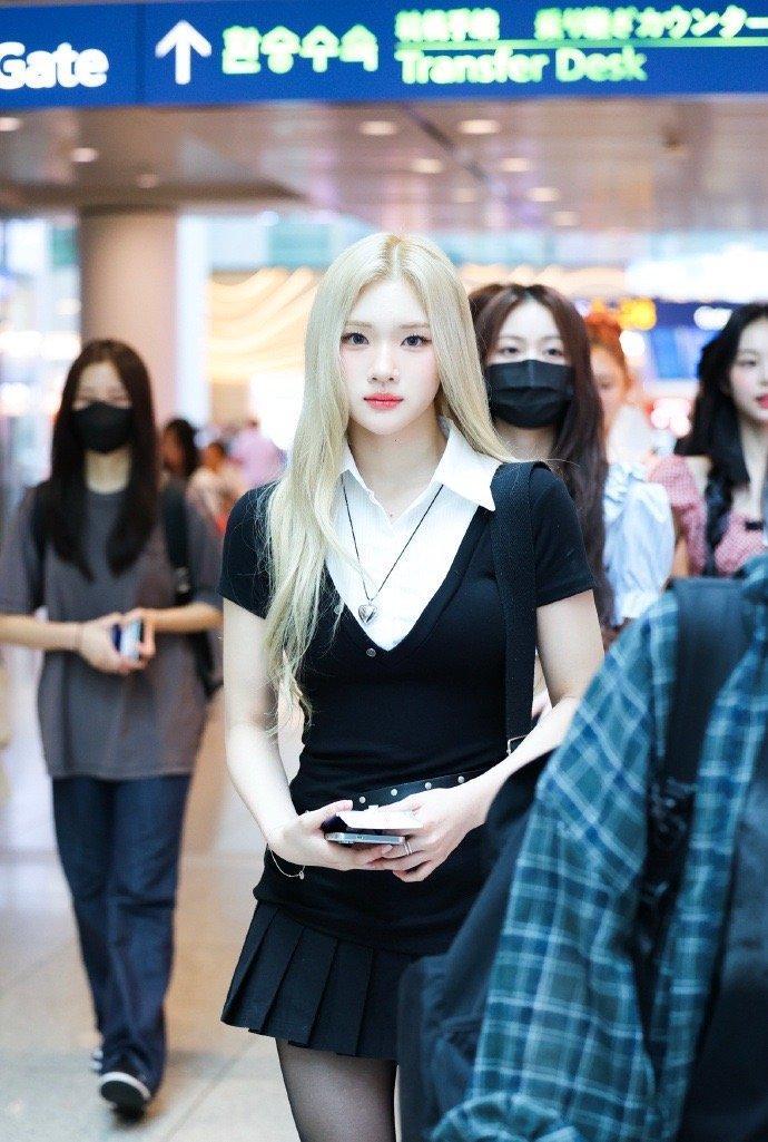 JUUN[超话]  反响很好的Hearts2Hearts成员JUUN机场照✨ ​