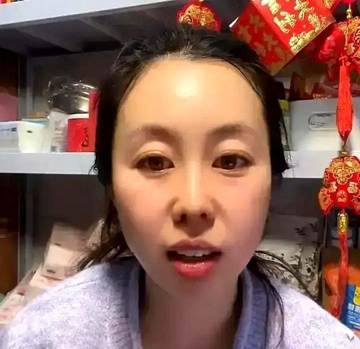 田静直播崩溃，一夜掉粉4873，这数字太刺眼了。
别光看热闹，这根本不是她一个人