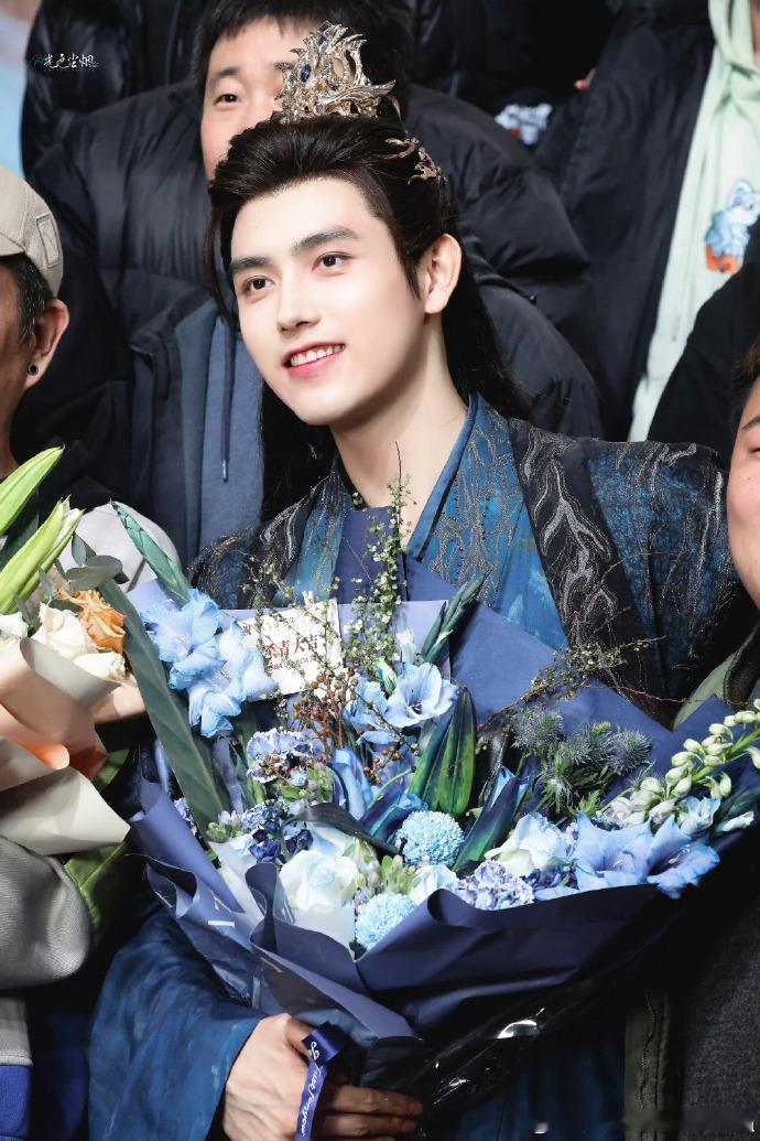 陈飞宇内娱各方面都出挑的男主 被《献鱼》里的陈飞宇狠狠惊艳！吊威亚戏份动作利落，