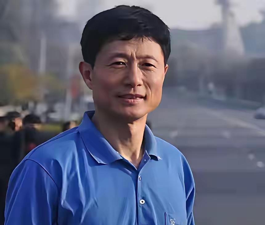 艾跃进教授已经逝世10年了，但他一直活在大家心中。他是南开大学军事理论学教授，即