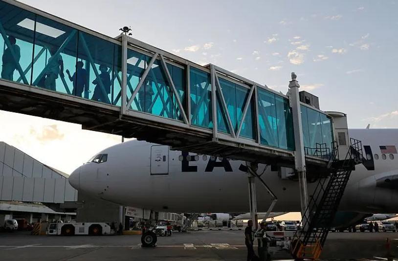 【委内瑞拉航班忽停又开！称民遣返，委开始接收从美回国的“美漂”】迈克蒂亚西蒙·玻