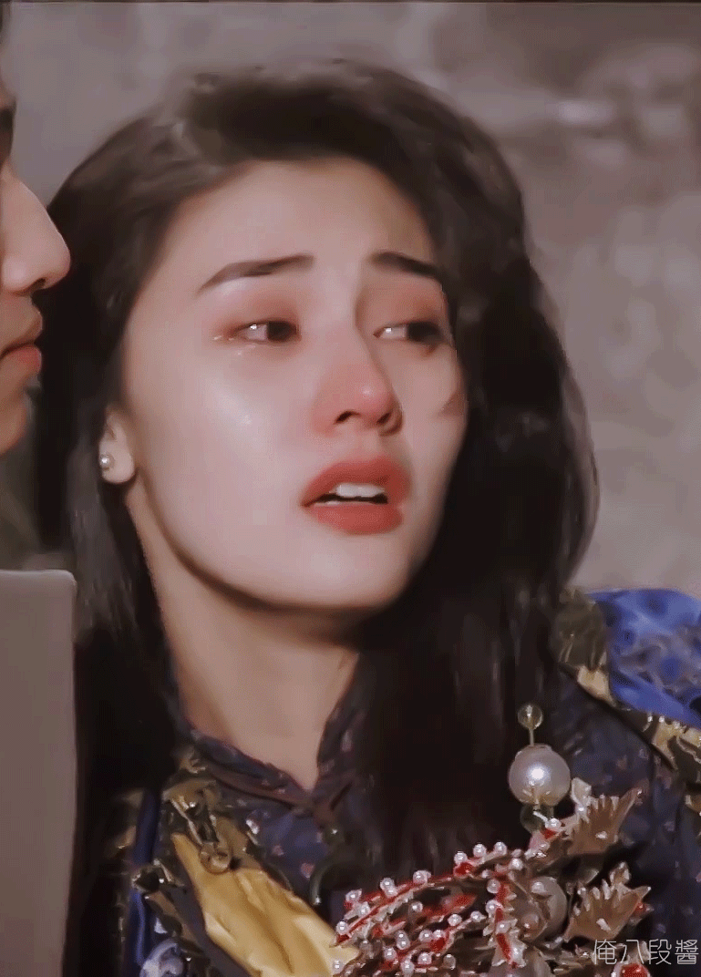 李嘉欣 石破天惊的美李嘉欣年轻时是真的美，明艳动人，一出场艳冠群芳，长相有攻击性