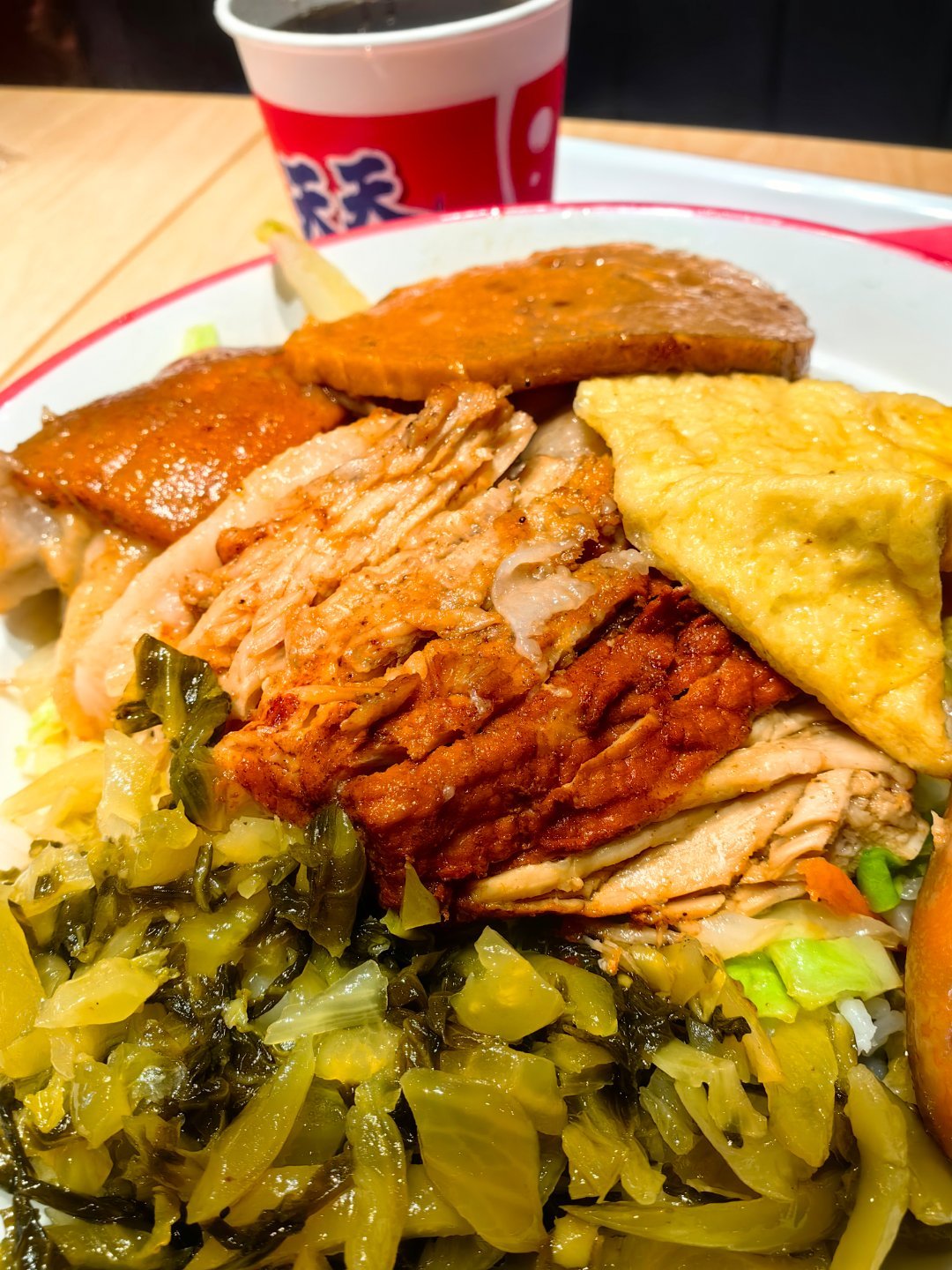 *在路上*猪脚饭，岛上的跟汕头那家没法比，一般般...正式进入福建漳州喽...为