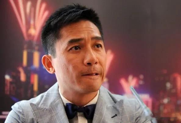 实话实说！中国10大男演员，金字塔排名如下[玫瑰]
第1层：成龙（香港）周润发（