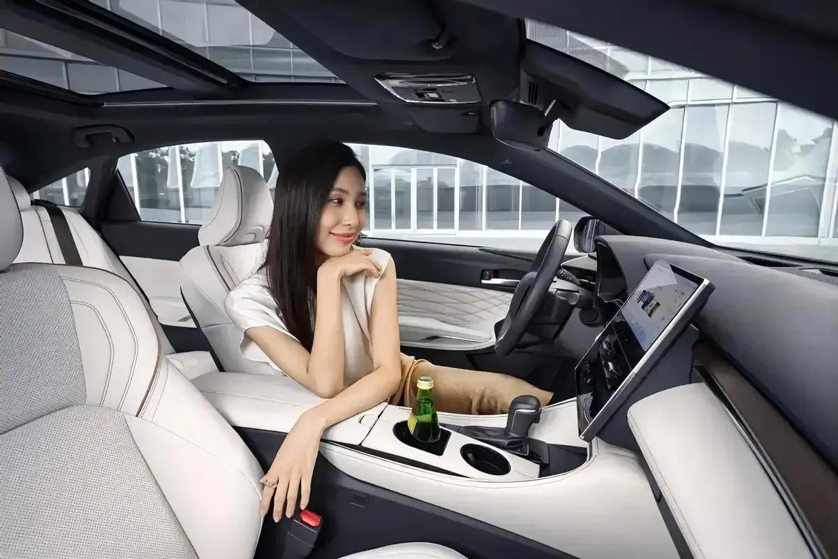 请听我一句劝！不管你买不买车都会感激我！
买油车20万：使用10年，油费8万，能