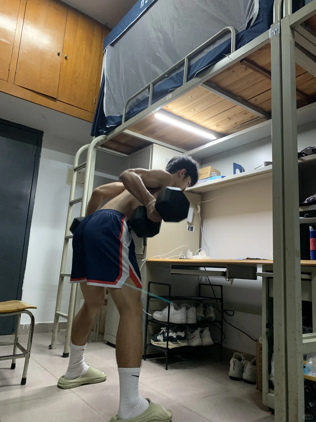 男大日常｜宿舍健身沉淀｜练练背💪✅