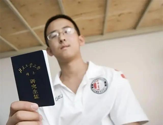 幼儿园就能认识2000多个字，刚满10岁就参加高考，未成年考上博士，成了全中国最