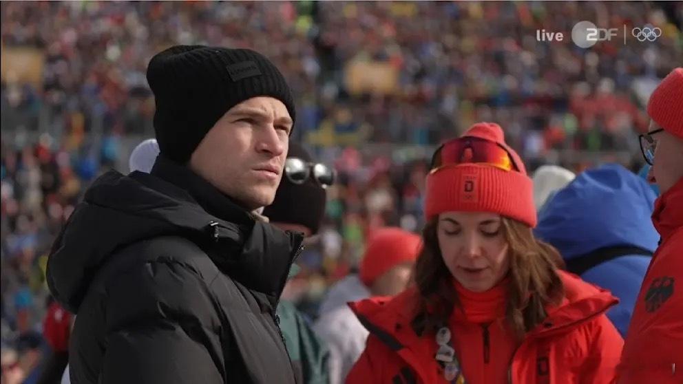 也够赶场的，基米希去现场看冬奥会比赛了~~ 