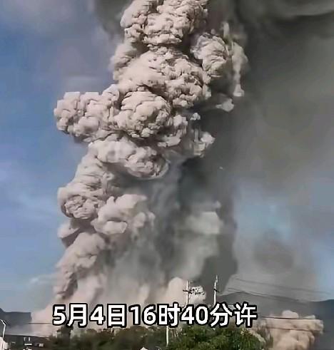 朋友在长沙工作，说到长沙他是很有感情的。说：“长沙啊长沙看了令人痛啊。“听了朋友