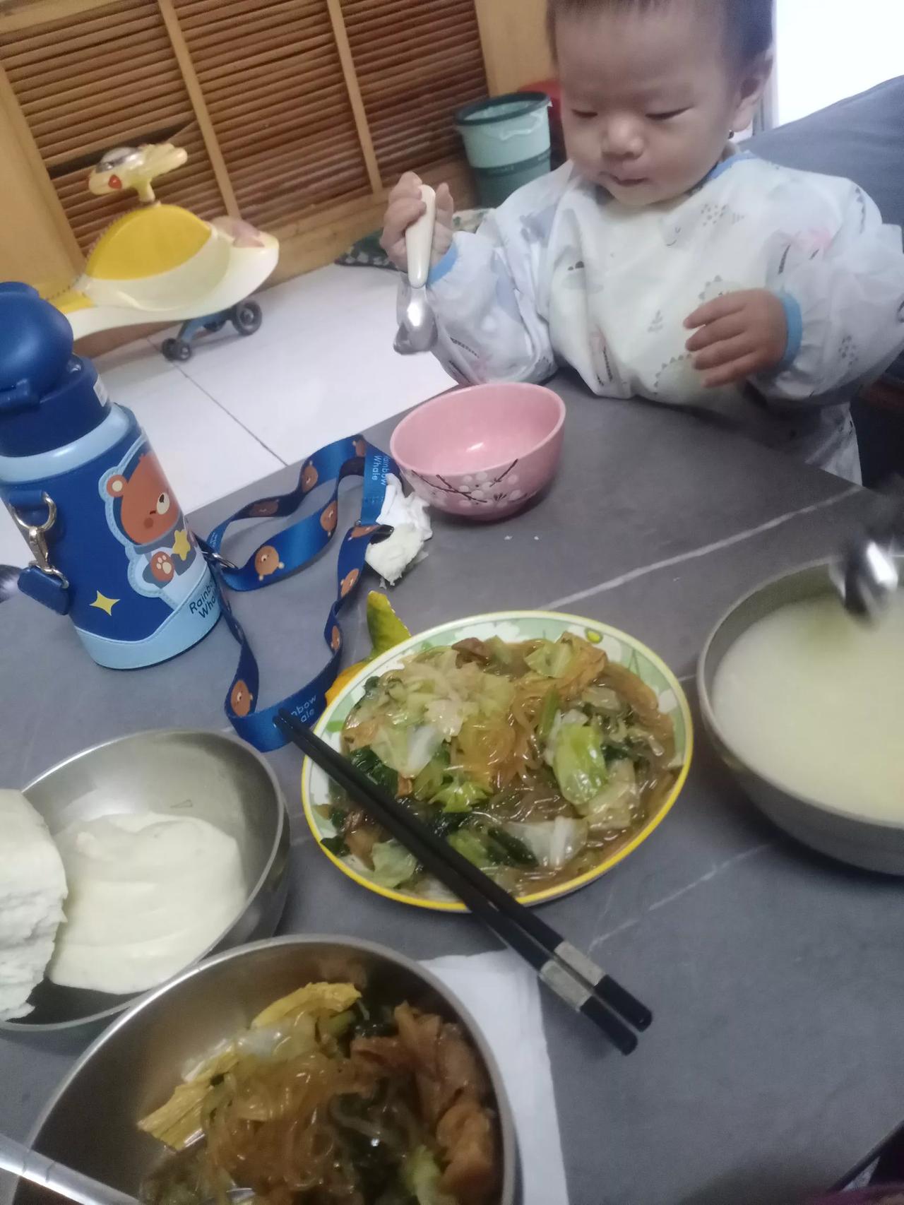 小心点吃饭