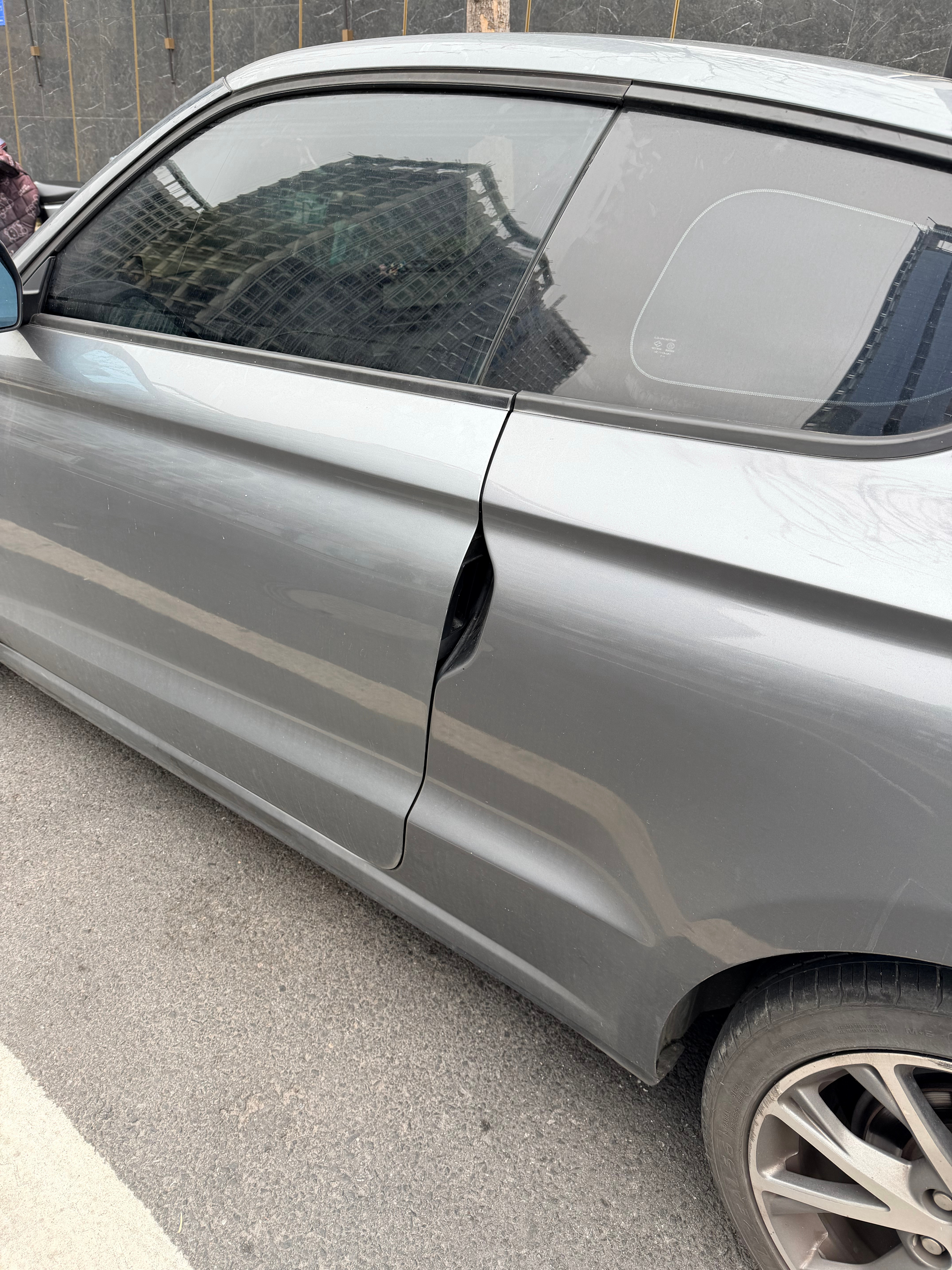 路边遇到一台零跑S01有时候，方向很重要想想现在的零跑，销量新势力第一，何其风光