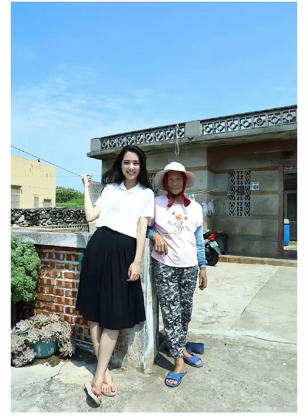 年轻时候的郭碧婷非常清纯，妥妥的女神