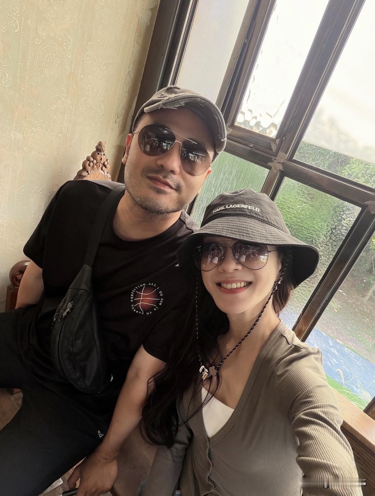 在杨千霈新晒的成都行的合照里看到了陈亦飞（陈宇凡/乔琪/谭维维老公）👇