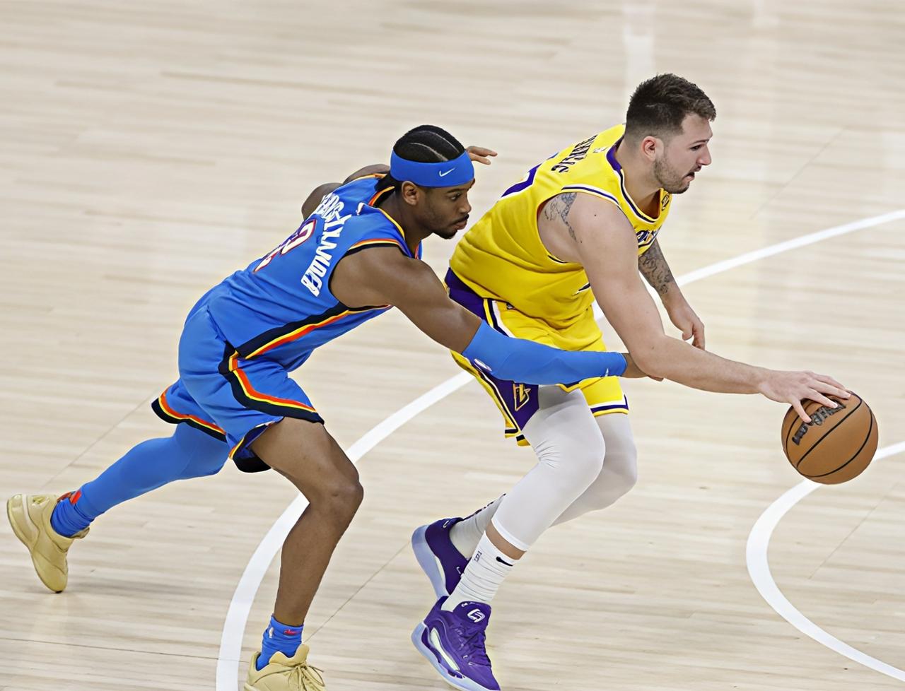 MVP变成亚历山大的独角戏，东子太不争气了！

在约基奇膝盖受伤之后，基本也就退