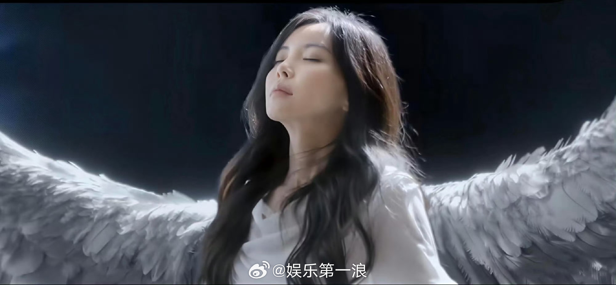 于文文自嘲花七位数拍MV没人看 于文文这次聊了很多"不合时宜"的真话[思考] 她