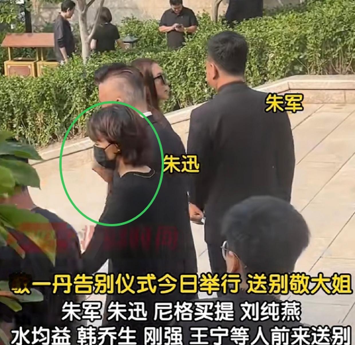 董到底咋了？为什么现在连名字都不能公开提了？

这么有才华的一个女主持，春晚史上