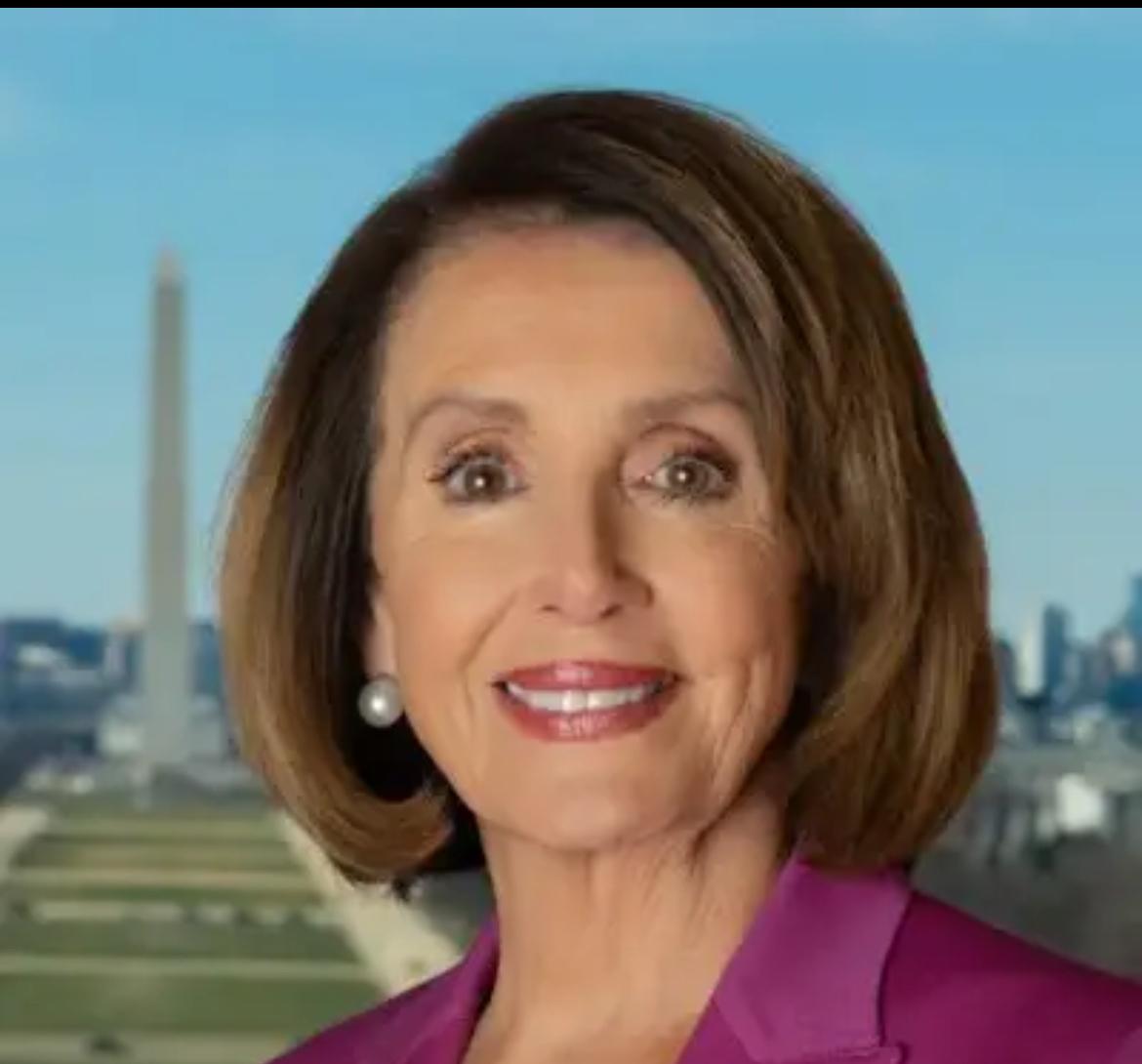 美国前众议长佩洛西今天发文说：“白宫晚宴现场发生骇人暴力事件后，万幸特朗普总统、