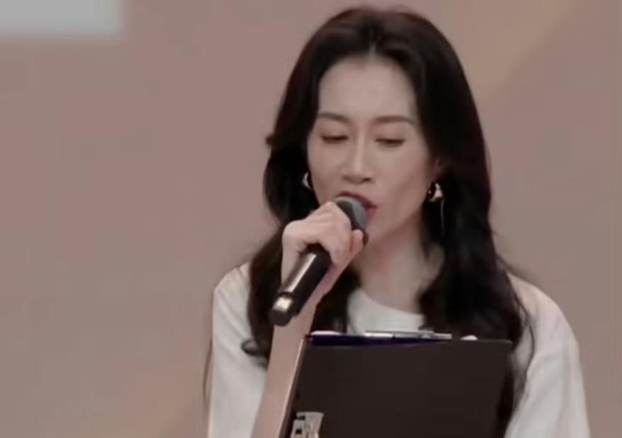 我不行了
谁说的温峥嵘唱歌像蜡笔小新我已完全代入 ​​​