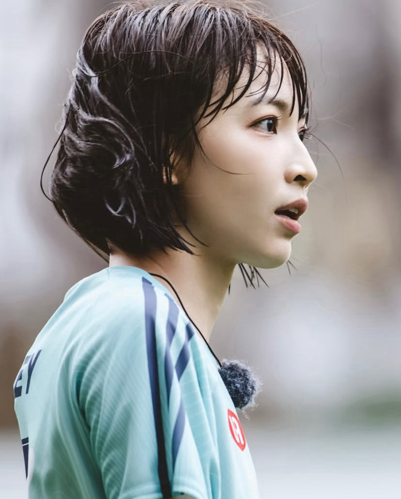 郭思喺左路真係幾爆得，奀奀瘦瘦身體對抗都唔差，練好d腳底功夫就無敵嘞👍瑩花足球