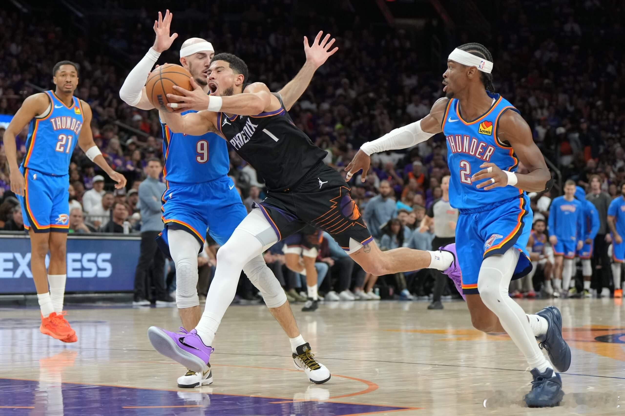 雷霆 VS 太阳雷霆作为卫冕冠军兼常规赛战绩最佳球队，在本轮系列赛中展现出绝对统