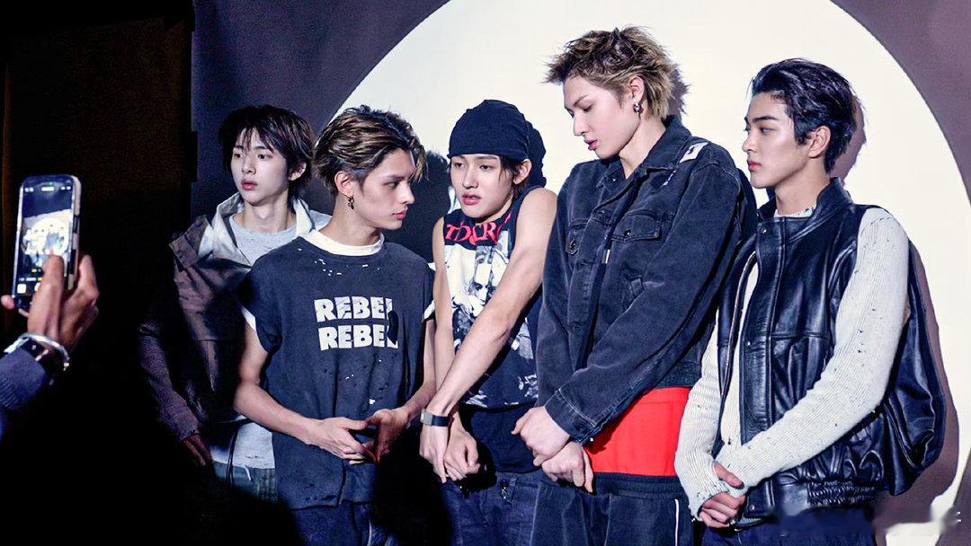 cortis在上海展示新才艺 五个人的舞蹈整齐度确实能打，新歌首秀的齐舞部分看得