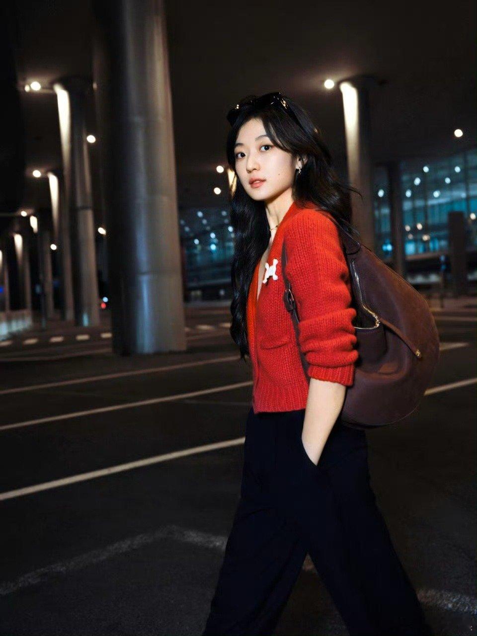 孙千出发巴黎孙千巴黎时装周启程图孙千巴黎时装周启程图，出发巴黎，[送花花][送花