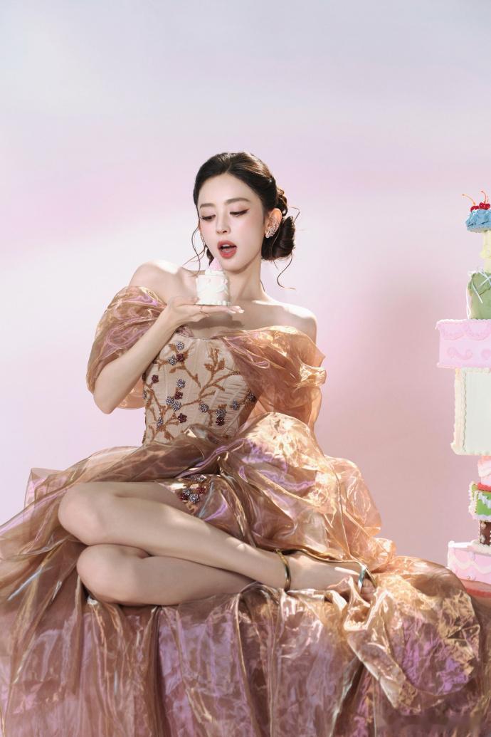 娜扎发了21秒的语音太幸福了是不是，看见娜扎像朋友一样就觉得好宠大家。而且和大家