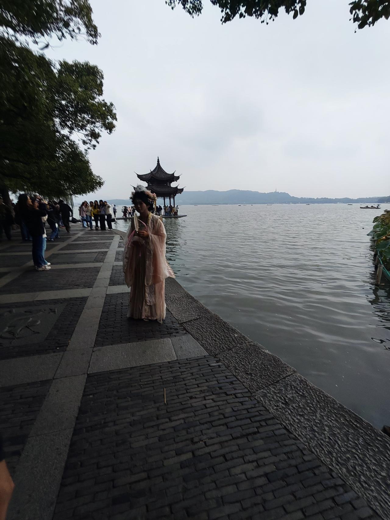 在实际生活中，真正健康的夫妻金钱管理模式，应当是“核心透明 + 弹性空间”的动态