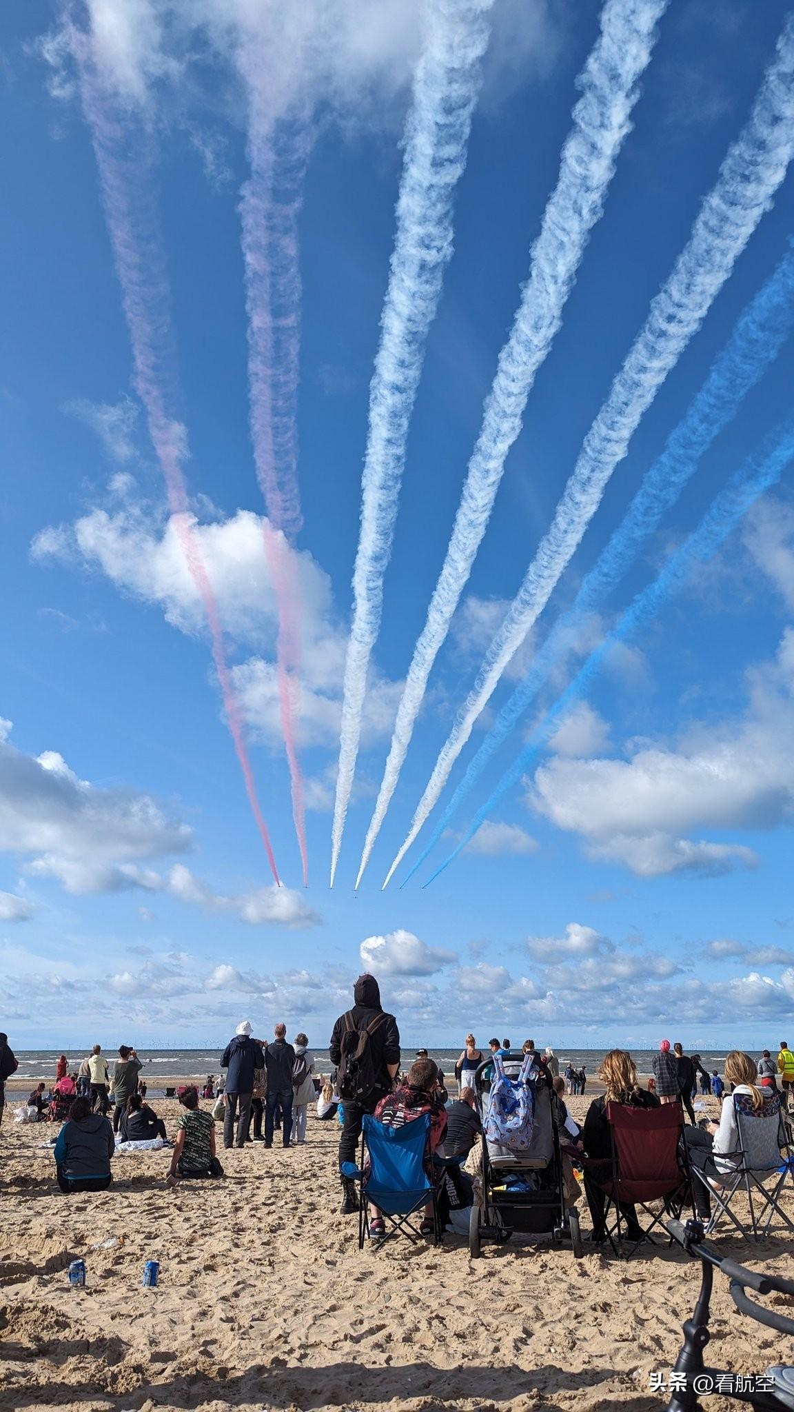 近日，英国举办2023伯恩茅斯航空节，英国皇家空军飞行表演队亮相并进行飞行表演。