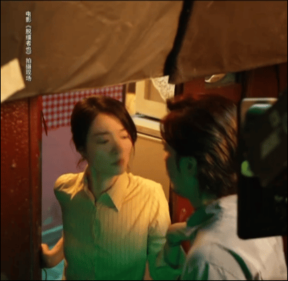 齐溪手一推眼一瞪，潜台词就是“别来烦姐”齐溪一眼把你瞪进黑名单 ​​​
