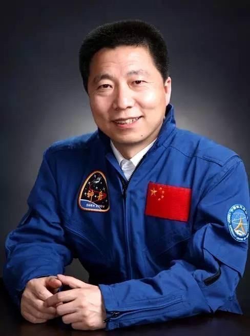 #第一个中国人上太空已经21年了#2003年10月15日，中国首位航天员杨利伟搭
