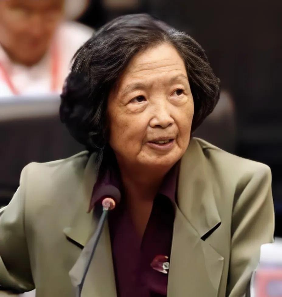 中国科学院院士、中国杰出微电子科学家，曾为“两弹一星”配套的“109丙”计算机提